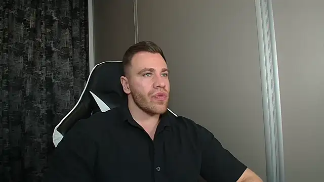 Snapshot of Thori92 chatting on March 3, 5:41 pm Thori92 online show from March 3, 5:41 pm