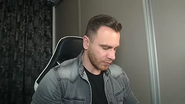 Snapshot of Thori92 chatting on March 7, 8:17 pm Thori92 online show from March 7, 8:17 pm