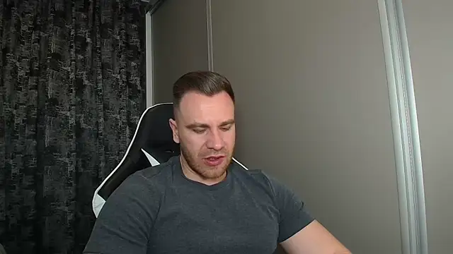 Snapshot of Thori92 chatting on March 12, 5:52 pm Thori92 online show from March 12, 5:52 pm