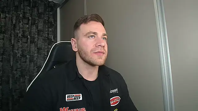 Snapshot of Thori92 chatting on March 15, 6:03 pm Thori92 online show from March 15, 6:03 pm