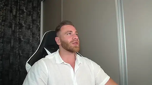 Snapshot of Thori92 chatting on June 21, 7:27 pm Thori92 online show from June 21, 7:27 pm