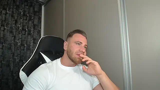 Snapshot of Thori92 chatting on July 5, 4:14 pm Thori92 online show from July 5, 4:14 pm