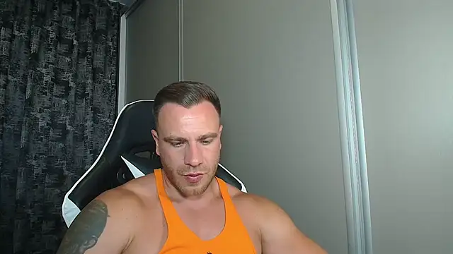Snapshot of Thori92 chatting on July 6, 5:15 pm Thori92 online show from July 6, 5:15 pm