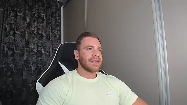 Snapshot of Thori92 chatting on July 15, 6:13 pm Thori92 online show from July 15, 6:13 pm