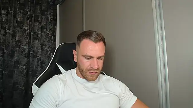 Snapshot of Thori92 chatting on July 16, 6:36 pm Thori92 online show from July 16, 6:36 pm