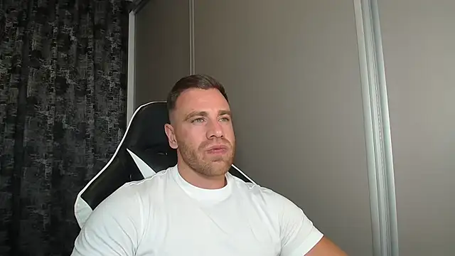 Snapshot of Thori92 chatting on July 18, 7:50 pm Thori92 online show from July 18, 7:50 pm