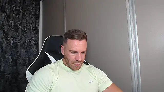 Snapshot of Thori92 chatting on July 20, 5:26 pm Thori92 online show from July 20, 5:26 pm