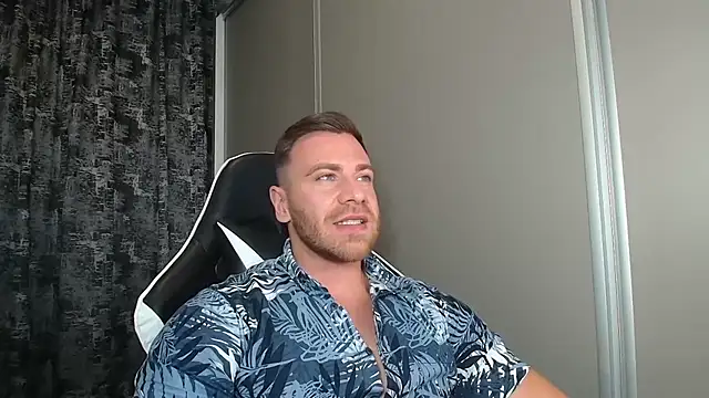 Snapshot of Thori92 chatting on July 22, 6:00 pm Thori92 online show from July 22, 6:00 pm