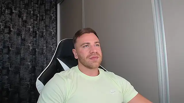 Snapshot of Thori92 chatting on July 23, 5:22 pm Thori92 online show from July 23, 5:22 pm