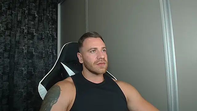 Snapshot of Thori92 chatting on July 24, 6:39 pm Thori92 online show from July 24, 6:39 pm