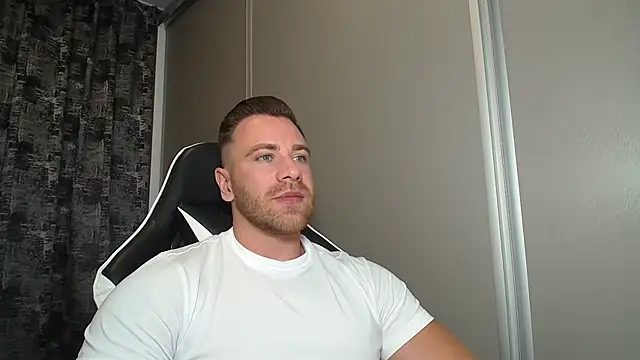 Snapshot of Thori92 chatting on July 28, 6:07 pm Thori92 online show from July 28, 6:07 pm