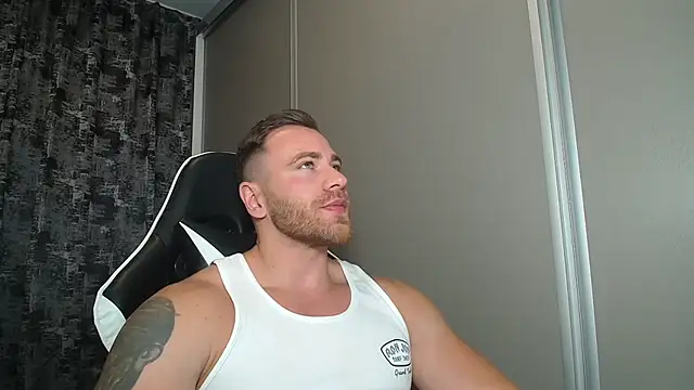 Snapshot of Thori92 chatting on July 30, 5:56 pm Thori92 online show from July 30, 5:56 pm