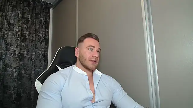 Snapshot of Thori92 chatting on August 2, 11:52 am Thori92 online show from August 2, 11:52 am