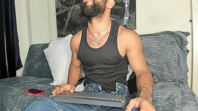 Snapshot of sweatyhairypig23 chatting on October 5, 6:12 am sweatyhairypig23 online show from October 5, 6:12 am