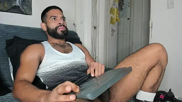 sweatyhairypig23 online show from February 8, 4:05 am