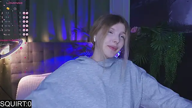 Snapshot of _aleksa_ chatting on December 6, 12:05 pm  aleksa  online show from December 6, 12:05 pm