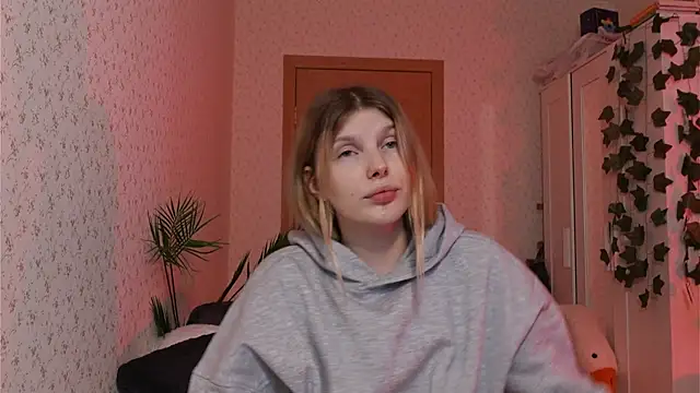 Snapshot of _aleksa_ chatting on December 7, 1:29 pm  aleksa  online show from December 7, 1:29 pm