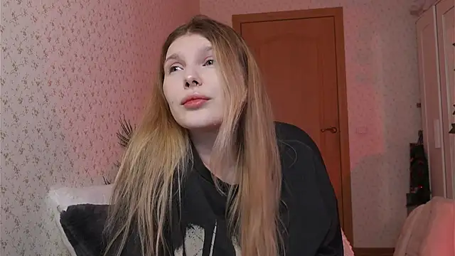 Snapshot of _aleksa_ chatting on December 9, 12:30 pm  aleksa  online show from December 9, 12:30 pm