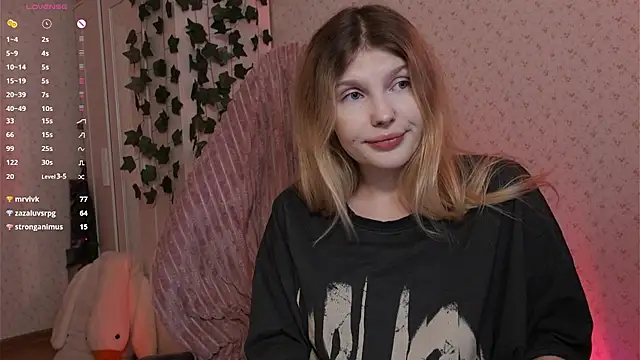 Snapshot of _aleksa_ chatting on December 9, 3:44 pm  aleksa  online show from December 9, 3:44 pm