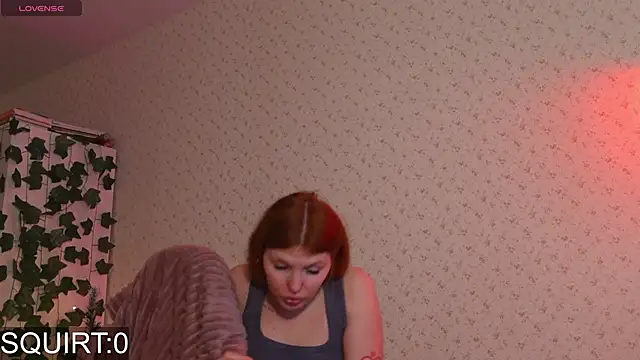 Snapshot of _aleksa_ chatting on December 27, 5:05 pm  aleksa  online show from December 27, 5:05 pm