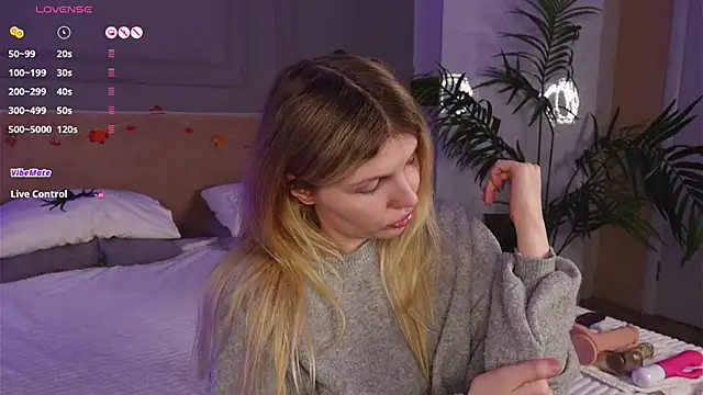 Snapshot of _aleksa_ chatting on October 21, 6:25 am  aleksa  online show from October 21, 6:25 am