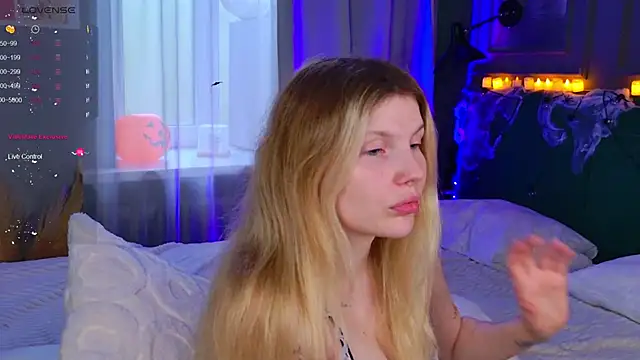 Snapshot of _aleksa_ chatting on October 29, 6:48 am  aleksa  online show from October 29, 6:48 am