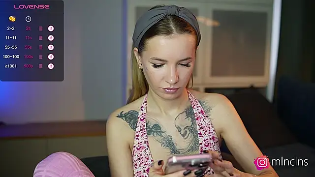 melanielwithu online show from November 7, 11:54 am