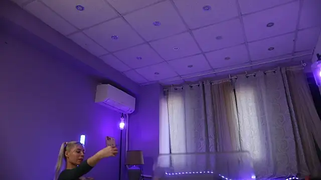 Snapshot of mandypeas chatting on December 18, 7:47 am mandypeas online show from December 18, 7:47 am