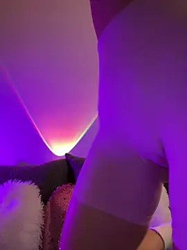 Snapshot of BarbieXs chatting on December 10, 12:16 pm BarbieXs online show from December 10, 12:16 pm