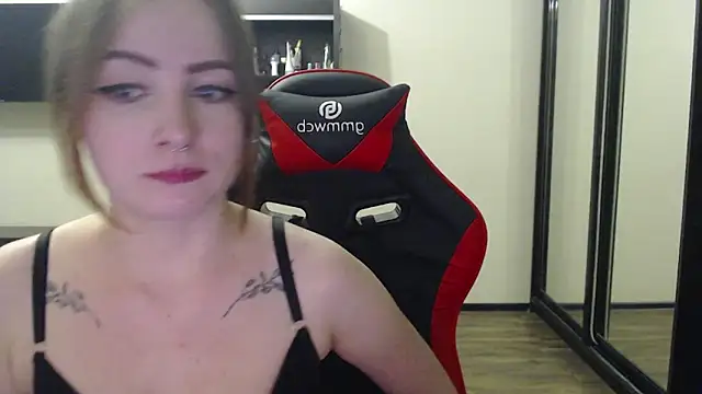 Laralianna online show from February 18, 3:43 pm