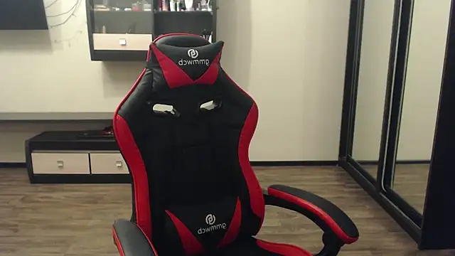 Laralianna online show from March 1, 5:16 pm