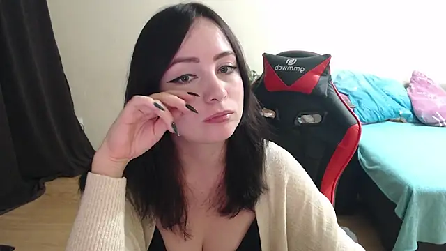 Laralianna online show from October 27, 6:01 pm