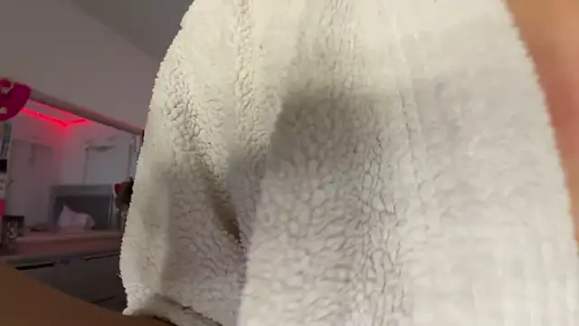rennibear online show from December 5, 10:45 pm