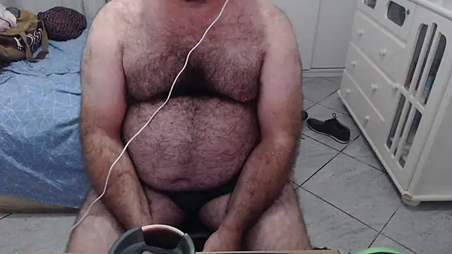 Snapshot of MysterBearMG chatting on December 29, 1:24 am MysterBearMG online show from December 29, 1:24 am