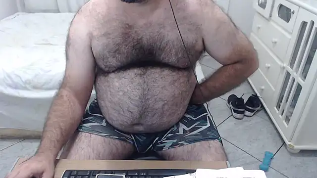 Snapshot of MysterBearMG chatting on February 16, 1:58 am MysterBearMG online show from February 16, 1:58 am