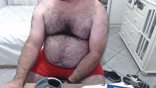 Snapshot of MysterBearMG chatting on February 24, 1:46 am MysterBearMG online show from February 24, 1:46 am