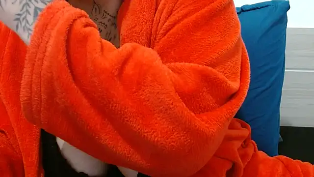 vaholiver online show from November 16, 8:03 pm