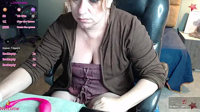 Barbiegomez online show from February 8, 7:15 am