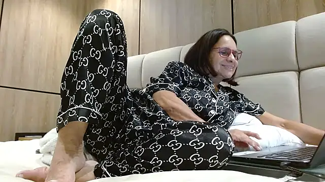 Snapshot of martha_mature chatting on January 3, 3:27 am martha mature online show from January 3, 3:27 am