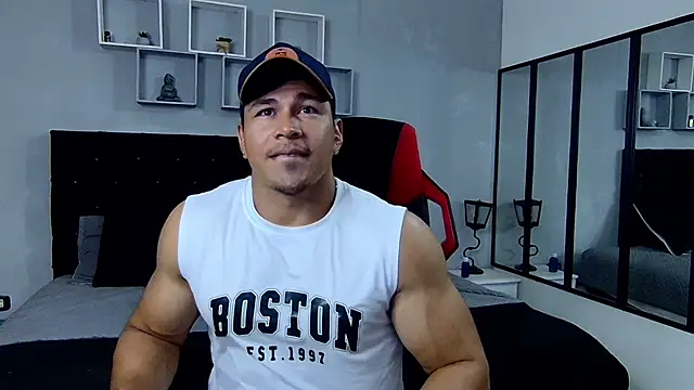 Snapshot of tyler_hank01 chatting on February 1, 1:02 am tyler hank01 online show from February 1, 1:02 am