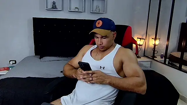 Snapshot of tyler_hank01 chatting on February 3, 5:24 pm tyler hank01 online show from February 3, 5:24 pm