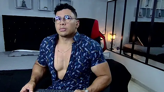 Snapshot of tyler_hank01 chatting on February 5, 1:47 am tyler hank01 online show from February 5, 1:47 am