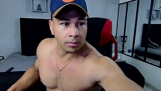 Snapshot of tyler_hank01 chatting on February 6, 7:40 pm tyler hank01 online show from February 6, 7:40 pm