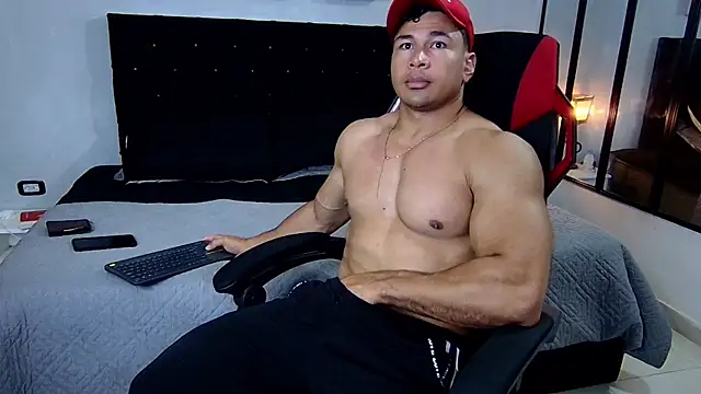 Snapshot of tyler_hank01 chatting on March 13, 1:40 pm tyler hank01 online show from March 13, 1:40 pm