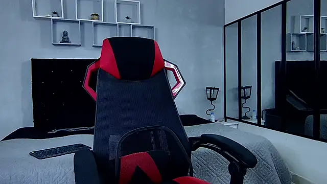 Snapshot of tyler_hank01 chatting on March 13, 8:43 pm tyler hank01 online show from March 13, 8:43 pm