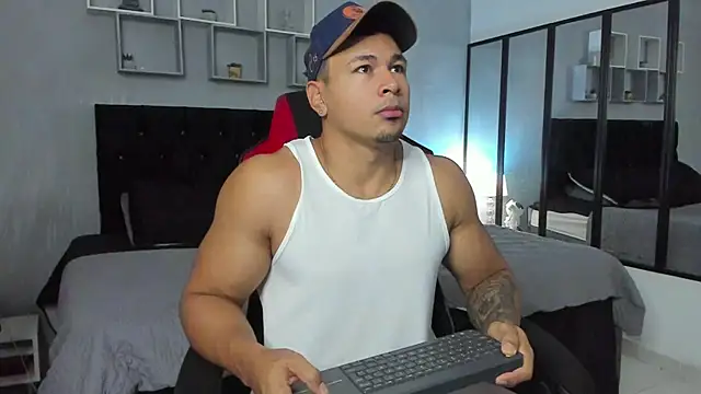 Snapshot of tyler_hank01 chatting on October 11, 11:53 am tyler hank01 online show from October 11, 11:53 am