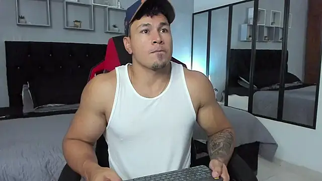 Snapshot of tyler_hank01 chatting on October 13, 5:57 pm tyler hank01 online show from October 13, 5:57 pm