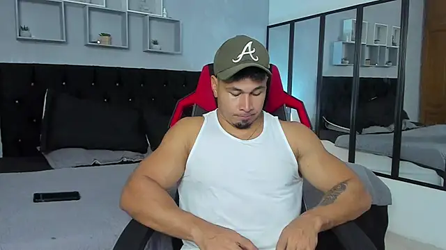 Snapshot of tyler_hank01 chatting on October 30, 6:19 pm tyler hank01 online show from October 30, 6:19 pm