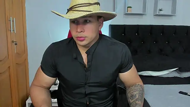 Snapshot of tyler_hank01 chatting on December 3, 2:08 am tyler hank01 online show from December 3, 2:08 am