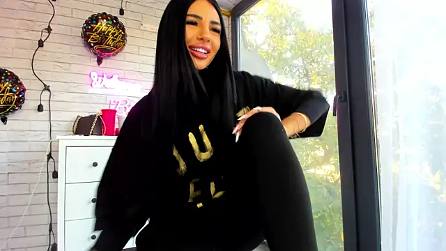 Snapshot of Britney_Charm_ chatting on October 17, 6:05 am Britney Charm online show from October 17, 6:05 am